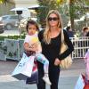 Denise Richards en compangie de ses filles Sam, Lola et Eloise à Santa Monica, le 22 décembre 2013.