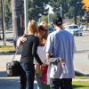 Denise Richards et sa fille Sam Sheen rendent visite à une connaissance dans un centre de désintoxication de Los Angeles, le 22 décembre 2013.