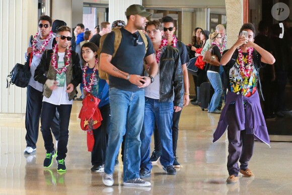 Prince et Blanket Jackson avec leurs cousins Jermajesty et Jaafar Jackson arrivent à Honolulu pour les vacances de Noël, le 23 décembre 2013.