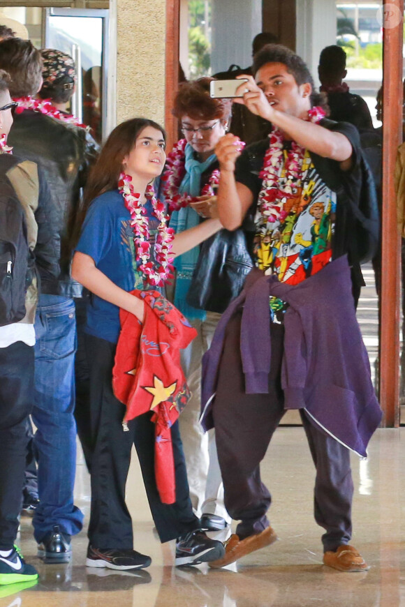 Prince, Blanket, Jermajesty et Jaafar Jackson débarquent à l'aéroport d'Honolulu pour les vacances de Noël, le 23 décembre 2013.