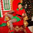La star de Glee, Chris Colfer, s'est métamorphosée en petit lutin de Noël.