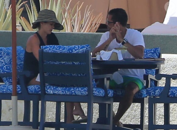Exclusif -  David Charvet et sa femme Brooke Burke-Charvet en vacances à Cabo San Lucas, le 5 octobre 2013.