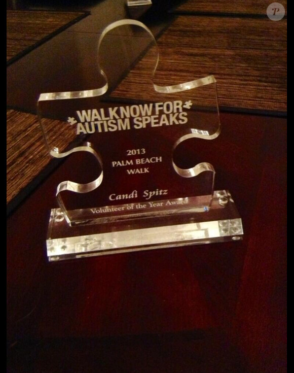 Candi Spitz, femme de Dan Spitz, recevait en août 2013 un prix pour son engagement contre l'autisme.