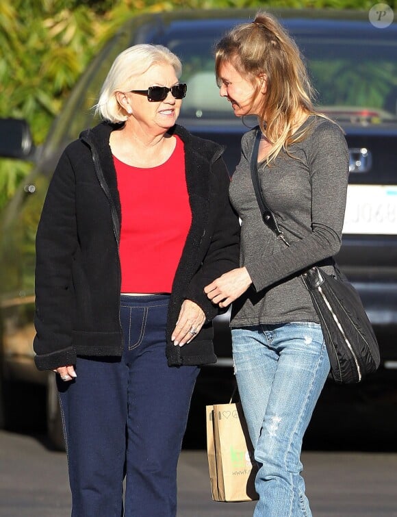 Exclusif - Renée Zellweger et sa mère Kjellfrid à Santa Monica, le 26 décembre 2013.