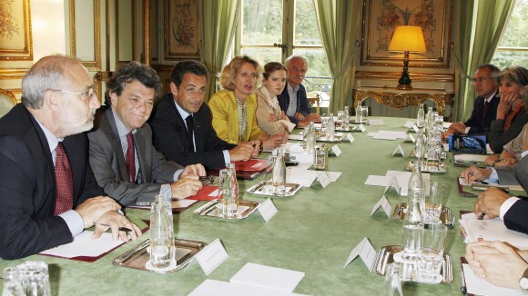 Sarkozy, Chirac, Mitterrand... L'ex-interprète de l'Elysée dévoile leurs secrets