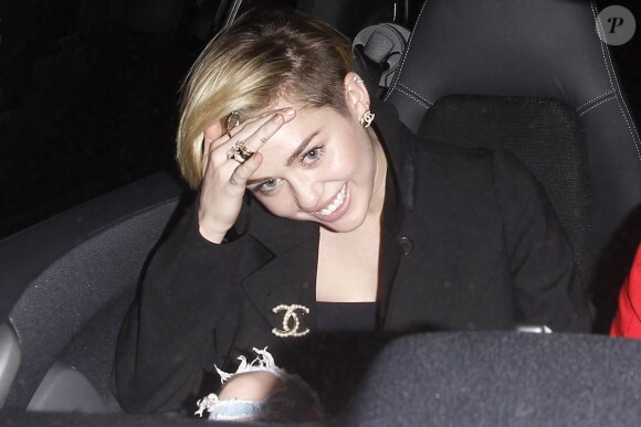 Miley Cyrus quitte l'établissement Warwick Nightclub à Hollywood, Los Angeles, le 2 janvier 2014.