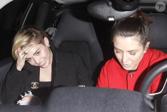 Miley Cyrus quitte l'établissement Warwick Nightclub à Hollywood, Los Angeles, le 2 janvier 2014.
