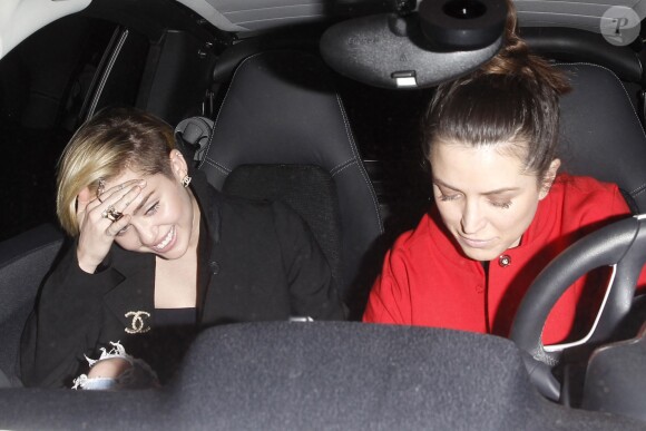 Miley Cyrus quitte l'établissement Warwick Nightclub à Hollywood, Los Angeles, le 2 janvier 2014.