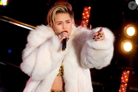 Miley Cyrus a donné un show à Times Square, New York, pour la nouvelle année, le 31 décembre 2013.