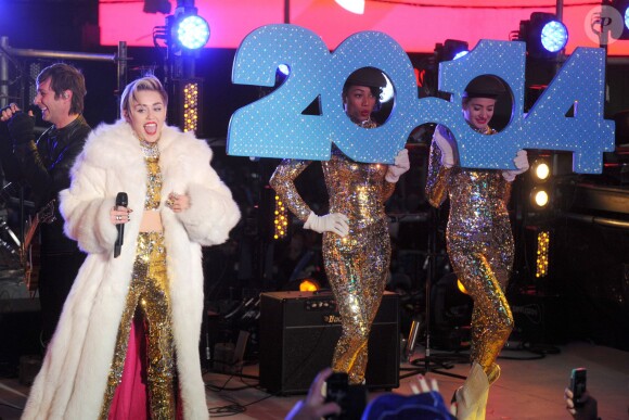 Miley Cyrus a donné un show à Times Square, New York, pour la nouvelle année, le 31 décembre 2013.