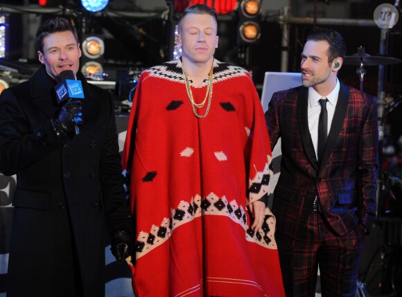 Ryan Seacrest, Macklemore et Ryan Lewis lors du show donné à Times Square, New York, pour la nouvelle année, le 31 décembre 2013.
