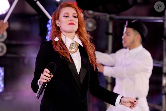 Caroline Hjelt du groupe Icona Pop lors du show donné à Times Square, New York, pour la nouvelle année, le 31 décembre 2013.