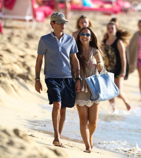 Marc Anthony et sa compagne Chloe Green en vacances à la Barbade le 1er Janvier 2014.