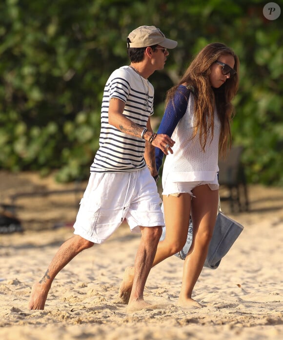 Marc Anthony et sa jolie compagne Chloe Green en vacances à la Barbade le 31 décembre 2013.