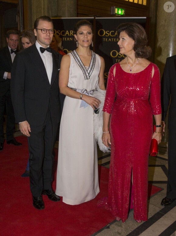 La princesse Victoria, le prince Daniel et la reine Silvia lors du 70e anniversaire de la reineau théâtre Oscar de Stockholm en Suède le 19 décembre 2013