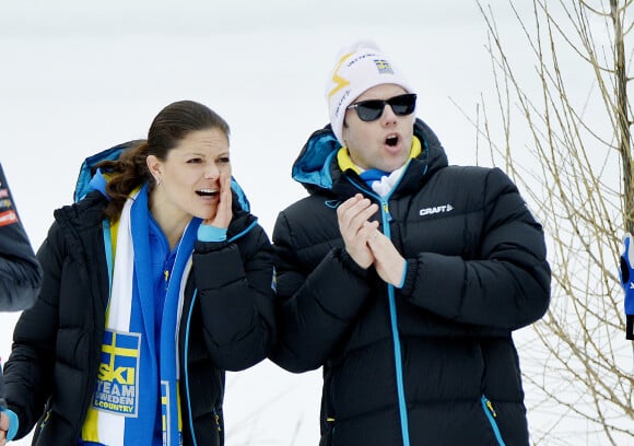 La princesse Victoria de Suède et son époux le prince Daniel lors des championnats du monde de ski de fond à Val di Fiemme en Italie le 27 février 2013
