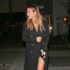 Kim Kardashian, ravissante et tout de noir vêtue, quitte le restaurant La Scala après un dîner avec son amie Brittny Gastineau. Beverly Hills, le 4 janvier 2014.