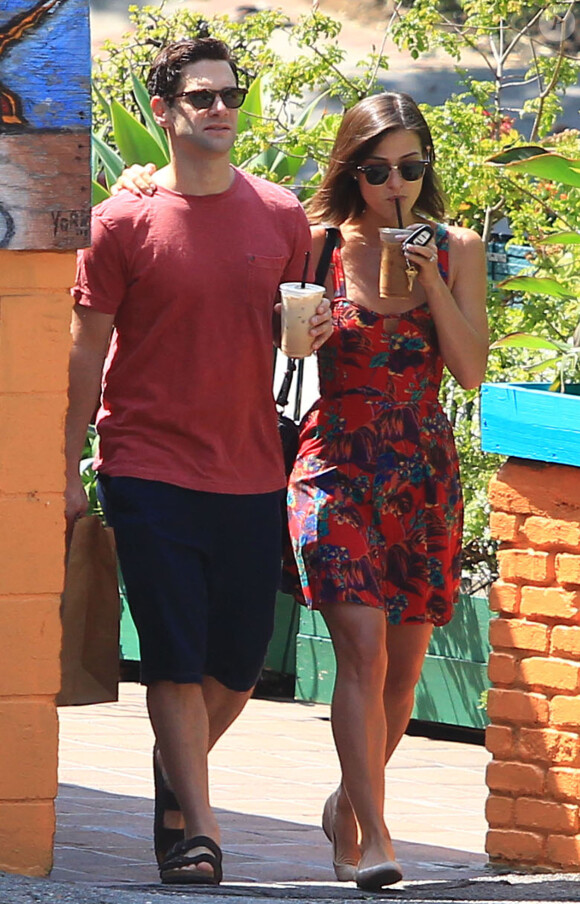 Justin Bartha et sa fiancée Lia Smith à Los Angeles le 6 juillet 2013.