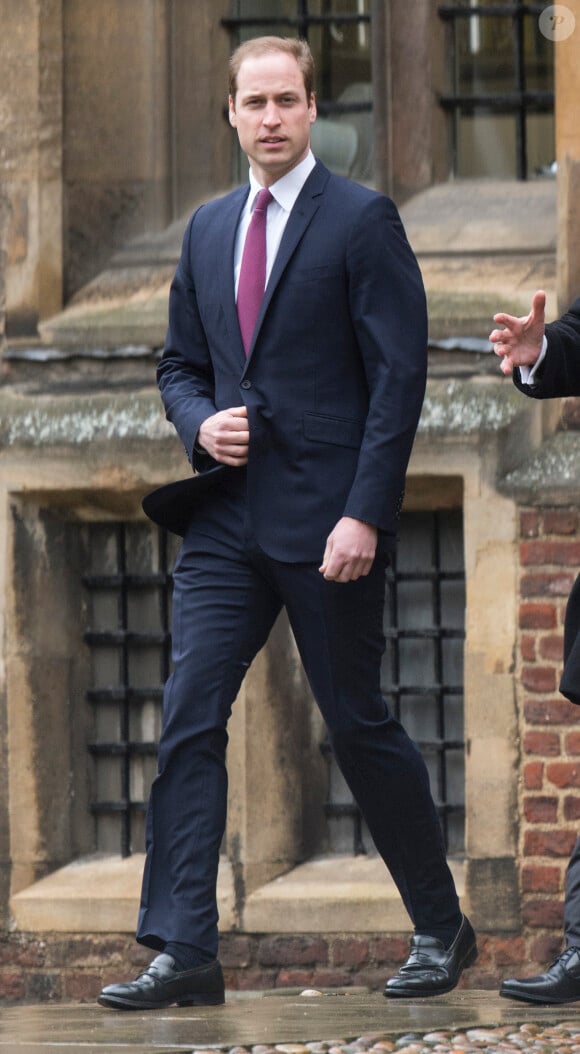 Le prince William, qui suivre un cursus de dix semaines en gestion agricole à l'Université de Cambridge, a fait son arrivée sur le campus et visité le collège St John le 7 janvier 2014.