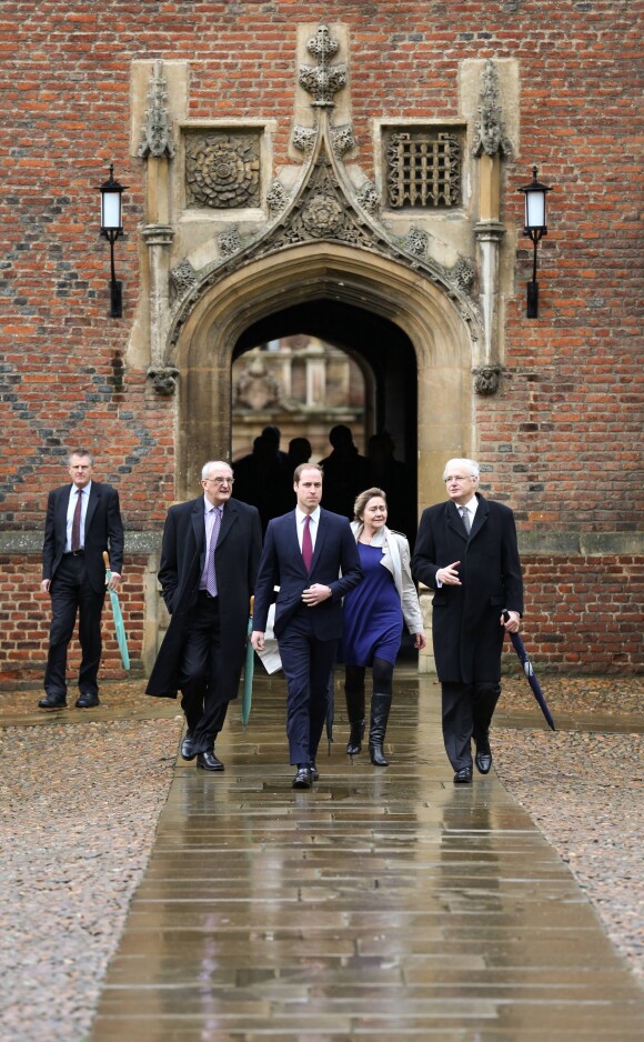 Le prince William, étudiant pour dix semaines en gestion agricole à l'Université de Cambridge, a fait son arrivée sur le campus et visité le collège St John le 7 janvier 2014.