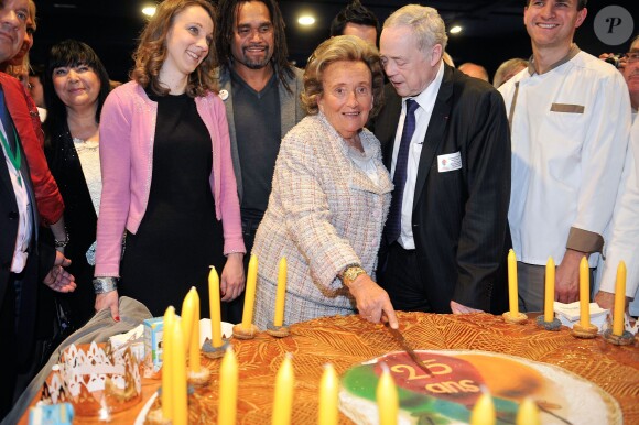Bernadette Chirac et Christian Karembeu - lancement de la 25e opération Pièces jaunes à l'hôpital Necker-Enfants malades à Paris le 8 janvier 2013.