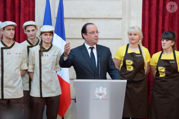 François Hollande et Valérie Trierweiler lors de la traditionelle cérémonie de la galette républicaine de l'Elysée, le 8 janvier 2014 à Paris