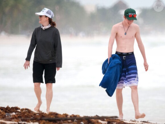 Exclusif - Julianne Moore, son mari Bart Freundlich et leurs enfants Caleb et Liv Helen se baignent lors de leurs vacances à Mexico, le lundi 6 janvier 2014.