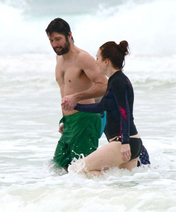 Exclusif - Julianne Moore, son mari Bart Freundlich se baignent lors de leurs vacances à Mexico, le 6 janvier 2014.