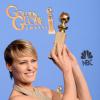 Robin Wright recevant son prix de meilleure actrice pour une série lors des Golden Globes le 12 janvier 2014