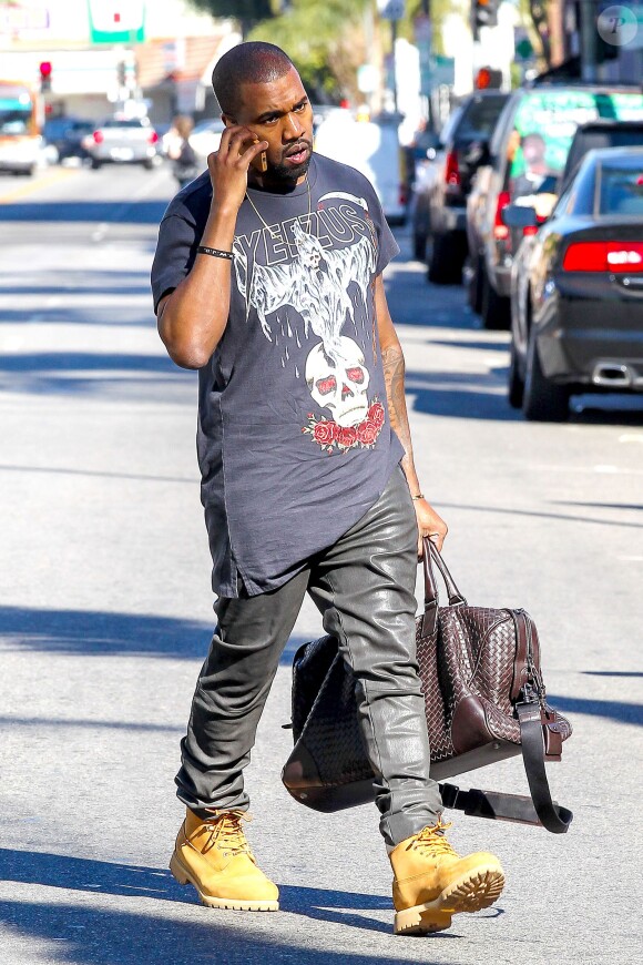 Exclusive. Kanye West photographié peu après son altercation avec un jeune de 18 ans (pour défendre sa belle Kim Kardashian) dans le bureau d'un médecin à Beverly Hills. Le 13 janvier 2013.