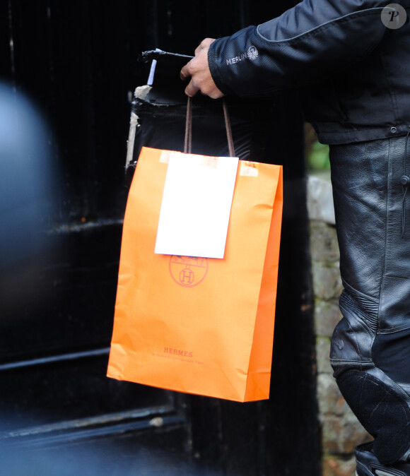 A l'occasion des 40 ans de l'icône de mode Kate Moss, les cadeaux affluent à son domicile de Londres le 16 janvier 2014.