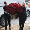 A l'occasion des 40 ans de Kate Moss, les cadeaux affluent à son domicile de Londres le 16 janvier 2014.