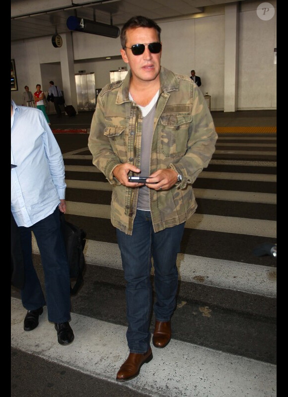 Benjamin Castaldi arrive aux Etats-Unis à l'aéroport de Los Angeles le samedi 27 octobre 2012