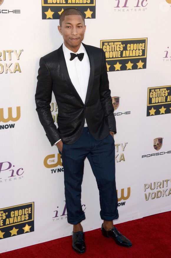 Pharrell Williams lors des Critics' Choice Movie Awards au Barker Hanger à Santa Monica, Los Angeles, le 16 janvier 2014