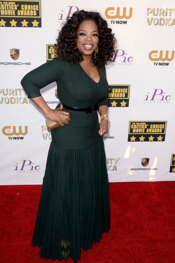 Oprah Winfrey lors des Critics' Choice Movie Awards au Barker Hanger à Santa Monica, Los Angeles, le 16 janvier 2014