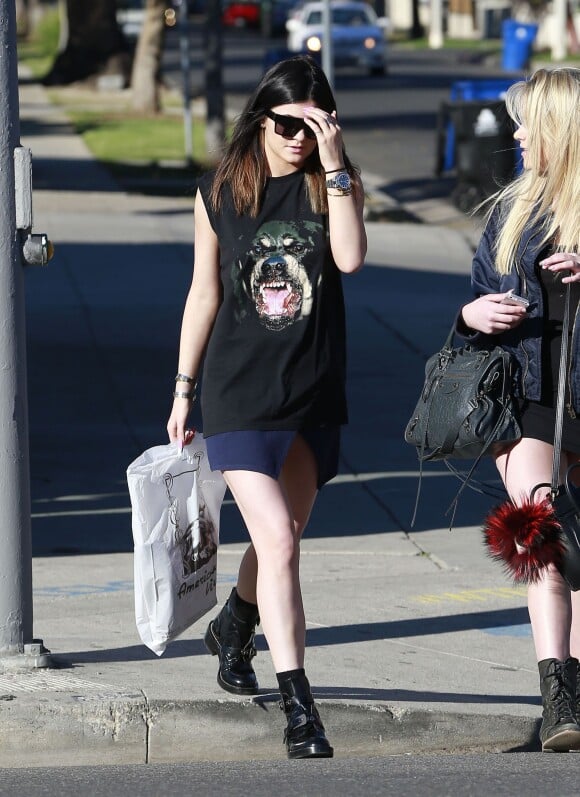 Kylie Jenner rejoint des amis au Caffe Urth à West Hollywood, le 16 janvier 2014.