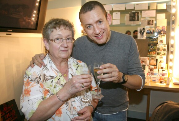 EXCLUSIF - Dany Boon et sa maman Danièle à Paris le 1er janvier 2010.