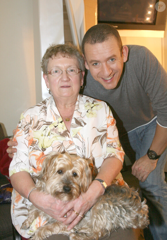 EXCLUSIF - Dany Boon et sa maman Danièle à Paris le 1er janvier 2010.