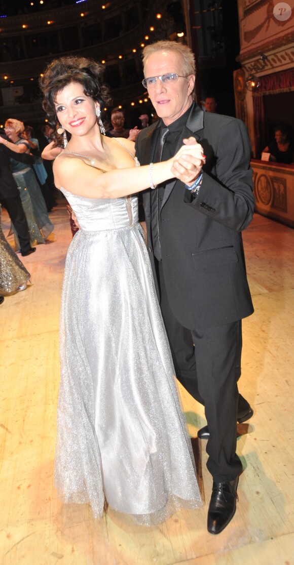 Christopher Lambert et la chanteuse d'opéra Andrea Kalivodova durant le bal de l'opéra de Brno en République tchèque le 18 janvier 2014