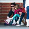 Alyson Hannigan avec sa fille Satyana à la patinoire. Los Angeles, le 18 janvier 2014.
