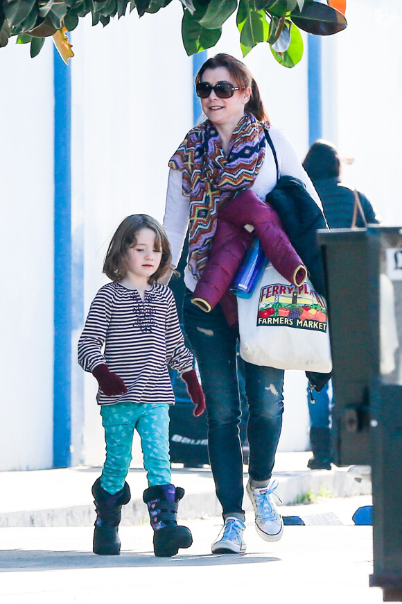 Alyson Hannigan et sa fille Satyana à Los Angeles, le 18 janvier 2014.