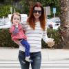 Alyson Hannigan en famille avec sa fille Keeva au Brentwood Country Mart de Los Angeles, le 12 janvier 2014.