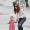 Alyson Hannigan en famille avec sa fille Keeva Jane Denisof au Brentwood Country Mart de Los Angeles, le 12 janvier 2014.
