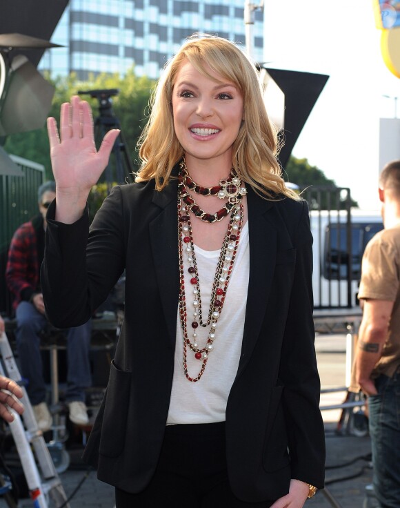 Katherine Heigl sur le plateau de l'émission Extra à Los Angeles le 10 janvier 2014