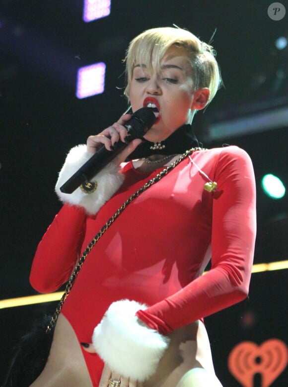 Miley Cyrus en concert à Atlanta, le 11 décembre 2013.