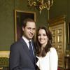 Portrait officiel des fiançailles du prince William et Kate Middleton par Mario Testino en novembre 2010 au palais St James à Londres.