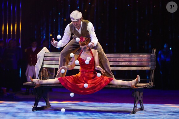 Image de la représentation du 21 janvier 2014 au 38e Festival International du Cirque de Monte-Carlo, sous le chapiteau Fontvieille, en présence de Stéphanie de Monaco accompagnée de sa fille Pauline Ducruet et du prince Albert avec la princesse Charlene. Une soirée marquée par la remise des prix du Festival, les Clowns d'or, d'argent et de bronze.