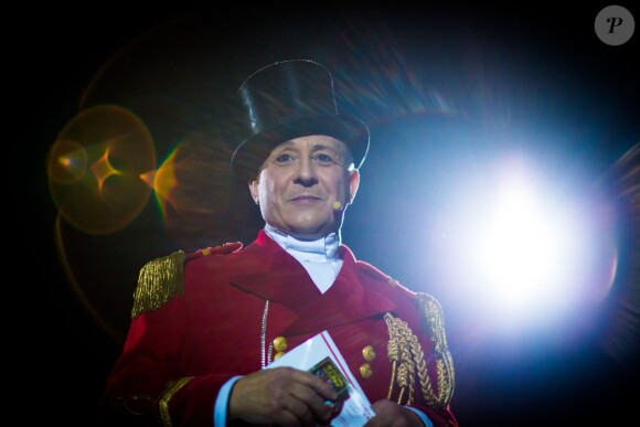 Image de la représentation du 21 janvier 2014 au 38e Festival International du Cirque de Monte-Carlo, sous le chapiteau Fontvieille, en présence de Stéphanie de Monaco accompagnée de sa fille Pauline Ducruet et du prince Albert avec la princesse Charlene. Une soirée marquée par la remise des prix du Festival, les Clowns d'or, d'argent et de bronze.