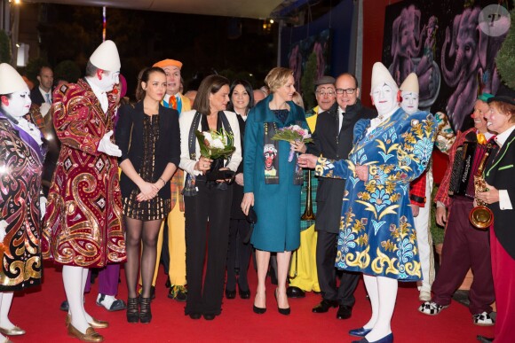La princesse Stéphanie de Monaco, sa fille Pauline Ducruet, le prince Albert et la princesse Charlene arrivent pour la représentation du 21 janvier 2014 au 38e Festival International du Cirque de Monte-Carlo, marquée par la remise des prix du Festival, les Clowns d'or, d'argent et de bronze.