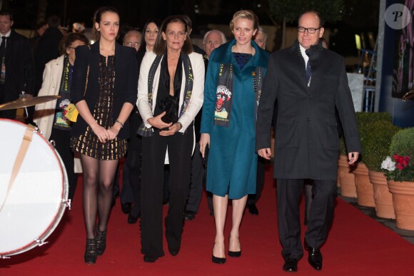 La princesse Stéphanie de Monaco, sa fille Pauline Ducruet, le prince Albert et la princesse Charlene arrivent pour la représentation du 21 janvier 2014 au 38e Festival International du Cirque de Monte-Carlo, marquée par la remise des prix du Festival, les Clowns d'or, d'argent et de bronze.